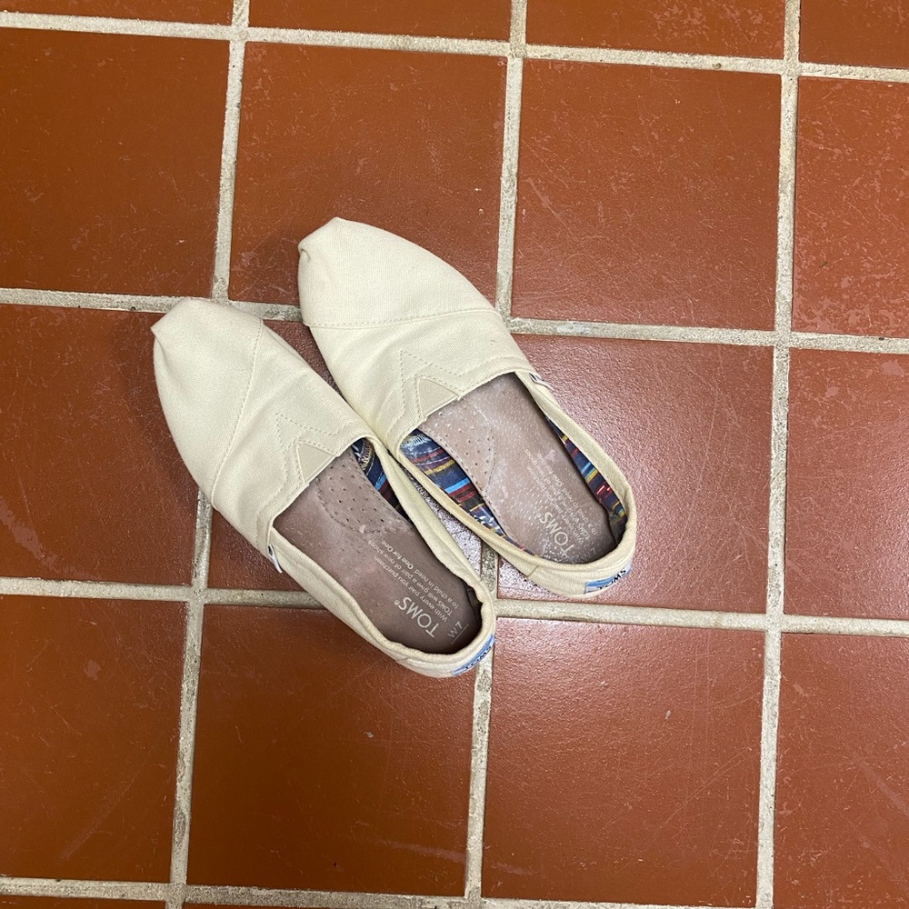 Toms size 7